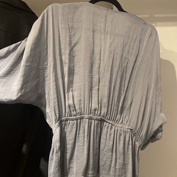 Simply Vera Wang blue satin like blouse - Picture 3 of 4